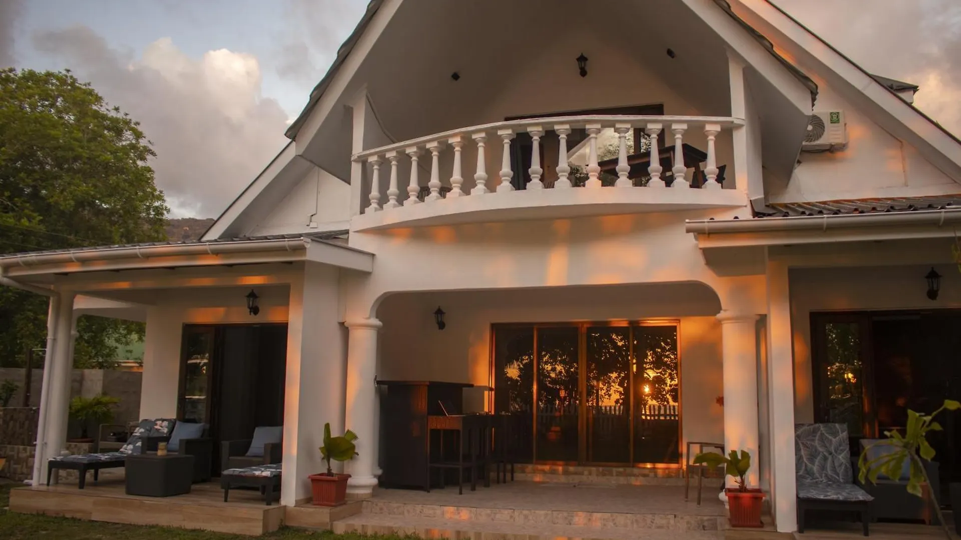 Chello\'S Villa location